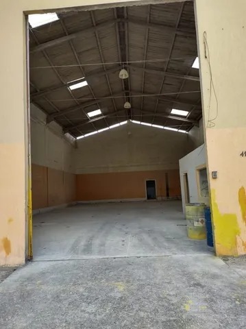 Alugo ótimo galpão de 420m2 na Barra de Guaratiba