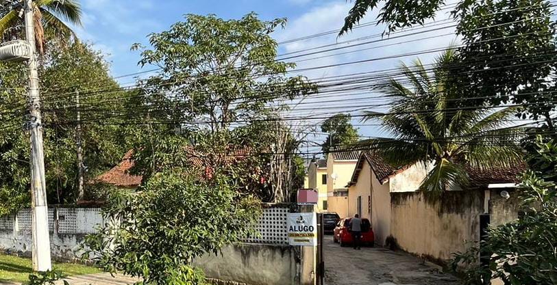 Alugo lindo apartamentos na Estrada do Moinho – Esquina com a Est da Cachamorra